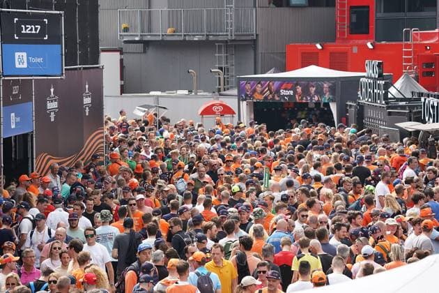 FORMULA 1 HEINEKEN DUTCH GRAND PRIX 2023 25 08 2023, Circuit Park Zandvoort, Zandvoort, FORMULA 1 HEINEKEN DUTCH GRAND PRIX 2023 , in the picture crowds behind the grandstands in Zandvoort nordphotoxGmbHx xBratic nph00250