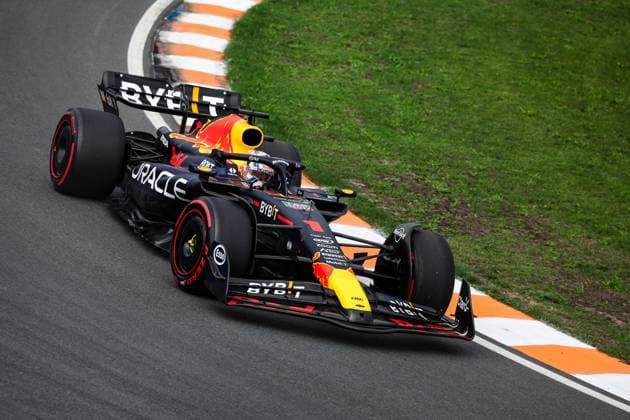 01 VERSTAPPEN Max (nld), Red Bull Racing RB19, action during the 2023 Formula 1 Heineken Dutch Grand Prix, 13th round of the 2023 Formula One World Championship, WM, Weltmeisterschaft from August 25 to 28, 2023 on the Zandvoort Circuit, in Zandvoort, Netherlands - F1 - DUTCH GRAND PRIX 2023 DPPI Panoramic  00123030_G0OD9625