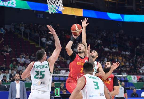 Basketball, WM, Montenegro - Mexiko (230825) -- MANILA, Aug. 25, 2023 -- Andrija Slavkovic (2nd L) of Montenegro competes during the Group D first round match between Montenegro and Mexico at the 2023 FIBA World Cup in Manila, the Philippines, Aug. 25, 2023. ) (SP)PHILIPPINES-MANILA-BASKETBALL-FIBA WORLD CUP-GROUP D-MEX VS MNE HexChangshan 