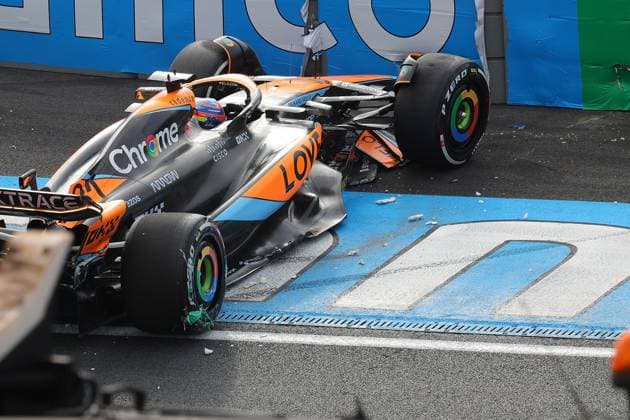 FORMULA 1 HEINEKEN DUTCH GRAND PRIX 2023 25 08 2023, Circuit Park Zandvoort, Zandvoort, FORMULA 1 HEINEKEN DUTCH GRAND PRIX 2023 , in the picture accident of Oscar Piastri AUS , McLaren F1 Team and Daniel Ricciardo AUS , Scuderia AlphaTauri in the steep turn nordphotoxGmbHx xBratic nph00250