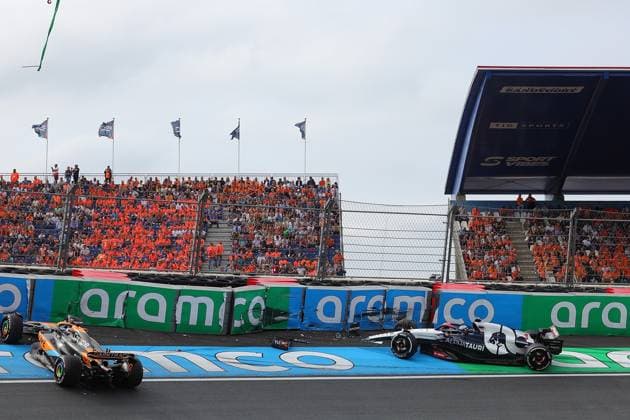 FORMULA 1 HEINEKEN DUTCH GRAND PRIX 2023 25 08 2023, Circuit Park Zandvoort, Zandvoort, FORMULA 1 HEINEKEN DUTCH GRAND PRIX 2023 , in the picture accident of Oscar Piastri AUS , McLaren F1 Team and Daniel Ricciardo AUS , Scuderia AlphaTauri in the steep turn nordphotoxGmbHx xBratic nph00250
