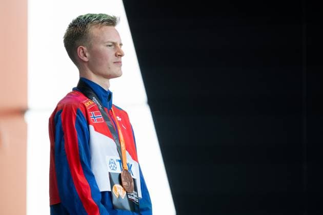 230825 Narve Gilje Nordas of Norway at the medal ceremony for men?s 1500 meters during day 7 of the 2023 World Athletics Championships on August 25, 2023 in Budapest Photo Vegard Grott BILDBYRAN kod VG JM0523 bbeng friidrott athletics friidrett 2023 world athletics championships world athletics championships budapest23 friidrotts vm friidretts vm vm jubel norge silver  Copyright: VEGARDxGRoTT BB230825VG049