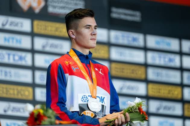 230825 Jakob Ingebrigtsen of Norway at the medal ceremony for men?s 1500 meters during day 7 of the 2023 World Athletics Championships on August 25, 2023 in Budapest Photo Vegard Grott BILDBYRAN kod VG JM0523 bbeng friidrott athletics friidrett 2023 world athletics championships world athletics championships budapest23 friidrotts vm friidretts vm vm jubel norge silver  Copyright: VEGARDxGRoTT BB230825VG052