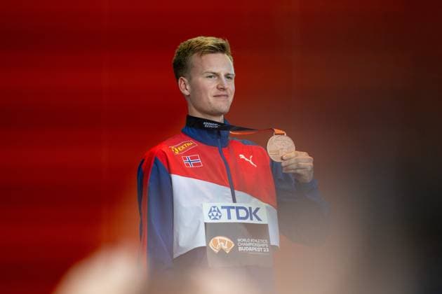 230825 Narve Gilje Nordas of Norway with his bronze medal at the medal ceremony for men?s 1500 meters during day 7 of the 2023 World Athletics Championships on August 25, 2023 in Budapest Photo Vegard Grott BILDBYRAN kod VG JM0523 bbeng friidrott athletics friidrett 2023 world athletics championships world athletics championships budapest23 friidrotts vm friidretts vm vm  Copyright: VEGARDxGRoTT BB230825VG057
