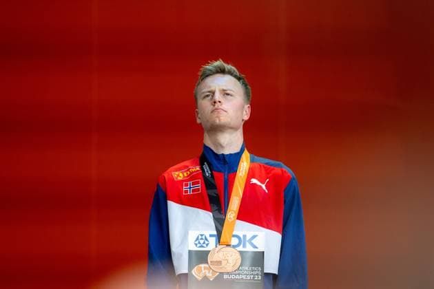 230825 Narve Gilje Nordas of Norway with his bronze medal at the medal ceremony for men?s 1500 meters during day 7 of the 2023 World Athletics Championships on August 25, 2023 in Budapest Photo Vegard Grott BILDBYRAN kod VG JM0523 bbeng friidrott athletics friidrett 2023 world athletics championships world athletics championships budapest23 friidrotts vm friidretts vm vm  Copyright: VEGARDxGRoTT BB230825VG058
