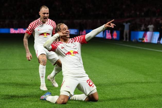 Bilder des Jahres 2023, Sport 08 August Sport Themen der Woche KW34 Sport Bilder des Tages Torjubel - Torschütze Xavi Simons (RB Leipzig,20) trifft zum 5-1 - 1. Fussball Bundesliga Saison 2023-2024 Punktspiel RB Leipzig vs. VfB Stuttgart in der Red Bull Arena in Leipzig - Aktion,Fussball,Deutschland,Mann,Männer,25.08.2023 *** Goal celebration scorer Xavi Simons RB Leipzig,20 scores 5 1 1 Football Bundesliga season 2023 2024 point game RB Leipzig vs VfB Stuttgart at Red Bull Arena in Leipzig action,football,Germany,man,men,25 08 2023