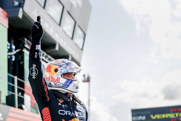 ZANDVOORT - Max Verstappen (Red Bull Racing) celebrates his pole position during qualifying for the F1 Grand Prix of the Netherlands at Circuit Zandvoort on August 26, 2023 in Zandvoort, Netherlands. ANP REMKO DE WAAL F1 Grand Prix of The Netherlands 2023 24 xVIxANPxSportx xxANPxIVx 476349012 originalFilename: 476349012.jpg