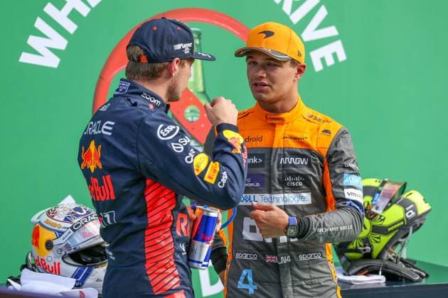FORMULA 1 DUTCH GRAND PRIX 2023 Max Verstappen 1 (NED), HONDA Red Bull Racing RB19 talks to Lando Norris 4 (GBR), McLaren MCL60 after pole position during the FORMULA 1 HEINEKEN DUTCH GRAND PRIX 2023 at CM.com Circuit Zandvoort, Zandvoort, Netherlands on 26 August 2023 Editorial Use Only Copyright: xIMAGO EveryxSecondxMediax ESM-0786-0036