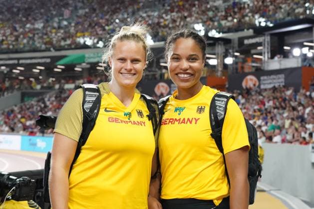 Sport Themen der Woche KW34 Sport Bilder des Tages WM 2023 Budapest, World Athletics, Leichtathletik, athletics, Track and Field, World athletics Championships 2023 Budapest , Leichtathletik WM 2023 Budapest 19.08-27..08..2023, Budapest Ungarn, Kugelstossen Frauen Finale , Sara Gambetta Yemisi Ogunleye beide Deutschland, *** World Championships 2023 Budapest, World Athletics, athletics, track and field, World athletics Championships 2023 Budapest , Athletics World Championships 2023 Budapest 19 08 27 08 2023, Budapest Hungary, women shot put final , Sara Gambetta Yemisi Ogunleye both Germany,