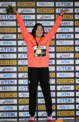 (230827) -- BUDAPEST, Aug. 27, 2023 -- Gold medalist Kitaguchi Haruka of Japan celebrates during the award ceremony for the Women s Javelin Throw at the World Athletics Championships Budapest 2023 in Budapest, Hungary, on Aug. 26, 2023. ) (SP)HUNGARY-BUDAPEST-ATHLETICS-WORLD CHAMPIONSHIPS-DAY 8 SongxYanhua 