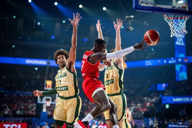 Sport Themen der Woche KW34 Sport Bilder des Tages Basketball Okinawa 27.08.2023 FIBA Basketball World Cup 2023 Weltmeisterschaft der Männer Vorrunde Australien (AUS) - Deutschland (GER) Dennis Schröder Schroeder (Deutschland, No.17) Schröder Schroder *** Basketball Okinawa 27 08 2023 FIBA Basketball World Cup 2023 Mens World Cup Preliminary Round Australia AUS Germany GER Dennis Schröder Schroeder Germany, No 17 Schröder Schroder