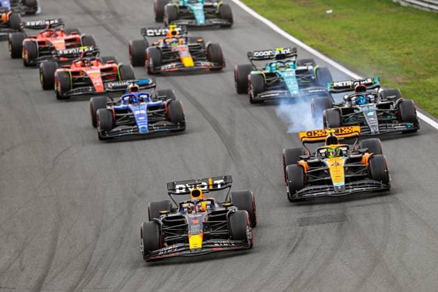 FORMULA 1 HEINEKEN DUTCH GRAND PRIX 2023 Max Verstappen 1 (NED), HONDA Red Bull Racing RB19 leads the race from the start in front of Lando Norris 4 (GBR), McLaren MCL60 during the FORMULA 1 HEINEKEN DUTCH GRAND PRIX 2023 at CM.com Circuit Zandvoort, Zandvoort, Netherlands on 27 August 2023 Editorial Use Only Copyright: xIMAGO EveryxSecondxMediax ESM-0787-0016