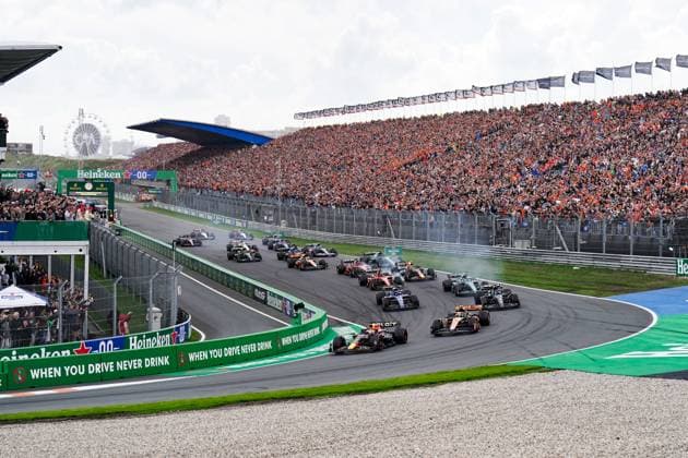 FORMULA 1 DUTCH GRAND PRIX 2023 Max Verstappen 1 (NED), HONDA Red Bull Racing RB19 and Lando Norris 4 (GBR), McLaren MCL60 race start turn one during the FORMULA 1 HEINEKEN DUTCH GRAND PRIX 2023 at CM.com Circuit Zandvoort, Netherlands on 27 August 2023 Editorial Use Only Copyright: xIMAGO EveryxSecondxMediax ESM-0790-0012