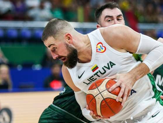 (230827) -- MANILA, Aug. 27, 2023 -- Jonas Valanciunas (front) of Lithuania competes against Israel Gutierrez of Mexico during the Group D match between Mexico and Lithuania at the 2023 FIBA World Cup in Manila, the Philippines, on Aug. 27, 2023. ) (SP)THE PHILIPPINES-MANILA-FIBA BASKETBALL WORLD CUP-GROUP D-LTU VS MEX RouellexUmali 