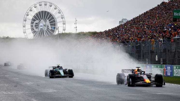 ZANDVOORT - Max Verstappen (Red Bull Racing) and Fernando Alonso (Aston Martin) during the restart of the F1 Grand Prix of the Netherlands at Circuit Zandvoort on August 27, 2023 in Zandvoort, Netherlands. ANP REMKO DE WAAL F1 Grand Prix of The Netherlands 2023 24 xVIxANPxSportx xxANPxIVx 476456886 originalFilename: 476456886.jpg