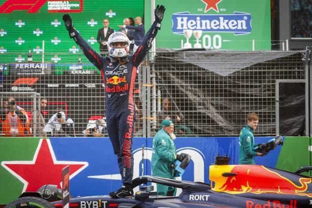 Sport Bilder des Tages ZANDVOORT - Max Verstappen (Red Bull Racing) cheers after winning the F1 Grand Prix of the Netherlands at Circuit Zandvoort on August 27, 2023 in Zandvoort, Netherlands. ANP SEM VAN DER WAL F1 Grand Prix of The Netherlands 2023 24 xVIxANPxSportx xxANPxIVx 476457606 originalFilename: 476457606.jpg