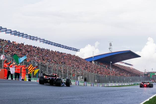 FORMULA 1 DUTCH GRAND PRIX 2023 Marshalls and fans congratulate Max Verstappen 1 (NED), HONDA Red Bull Racing RB19 during the FORMULA 1 HEINEKEN DUTCH GRAND PRIX 2023 at CM.com Circuit Zandvoort, Netherlands on 27 August 2023 Editorial Use Only Copyright: xIMAGO EveryxSecondxMediax ESM-0790-0023