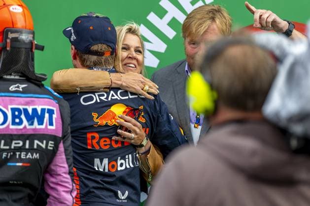 ZANDVOORT, 27-08-2023, Formula One Formula 1 season 2023 2024, Dutch Grand Prix DutchGP. Max Verstappen hugs Dutch queen Maxima (R) Dutch GP Sunday  x22092213x Copyright: