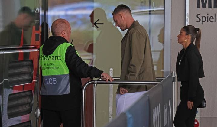 Daniel Peretz and girlfriend Noa Kirel, at the stadium 1 BL FC Bayern Muenchen FC Augsburg 27 08 2023 Allianz Arena PHOTO Mladen Lackovic LakoPress