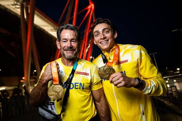 230827 Greg Duplantis, father and coach, and Armand Duplantis of Sweden poses for a portrait with his gold medal during day 9 of the 2023 World Athletics Championships on August 27, 2023 in Budapest Photo Joel Marklund BILDBYRAN kod JM JM0526 bbeng friidrott athletics friidrett 2023 world athletics championships world athletics championships budapest23 friidrotts vm friidretts vm vm  Copyright: JOELxMARKLUND BB230827JM011