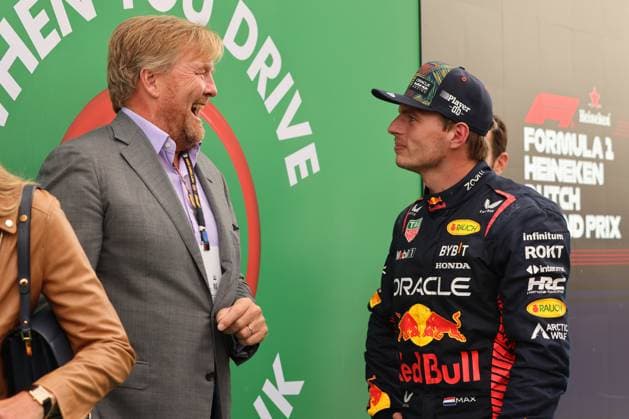 1 Max Verstappen NDL, Oracle Red Bull Racing, 01 , Willem Alexander Koenig of the Netherlands, podium, award ceremony, race, Dutch Grand Prix, motorsport, Formula 1, season 2023, 27 08 2023 NLD, Formula 1, CM Circuit Zandvoort, 27 08 2023 Zandvoort Copyright: xEibner-Pressefoto Grafx EP_AGF