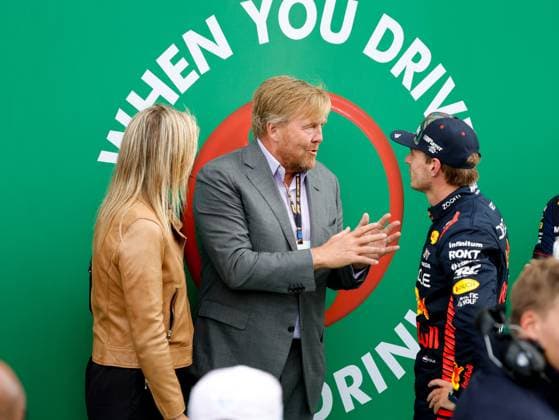 Willem-Alexander of the Netherlands with VERSTAPPEN Max (ned), Red Bull Racing RB19, portrait during the 2023 Formula 1 Heineken Dutch Grand Prix, 13th round of the 2023 Formula One World Championship, WM, Weltmeisterschaft from August 25 to 28, 2023 on the Zandvoort Circuit, in Zandvoort, Netherlands - F1 - DUTCH GRAND PRIX 2023 - RACE DPPI Panoramic  00123031_F12023GP14NED_JK143030
