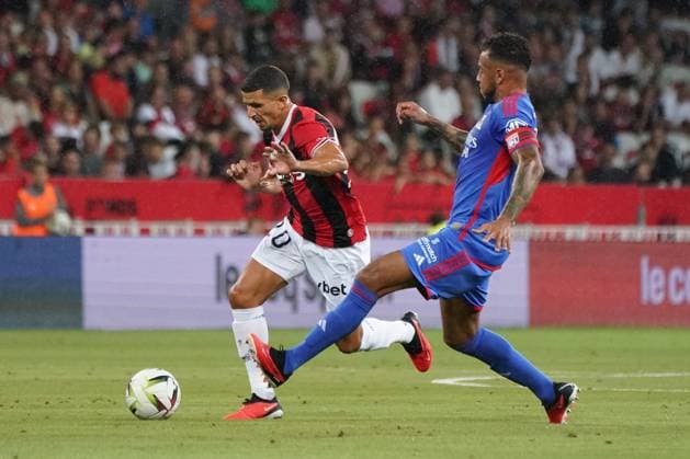 Youcef Atal (OGC Nice) - Corentin Tolisso (Lyon) FOOTBALL : OGC Nice vs Lyon - Ligue 1 Uber Eats - Nice - 027 08 2023 NorbertScanella Panoramic 