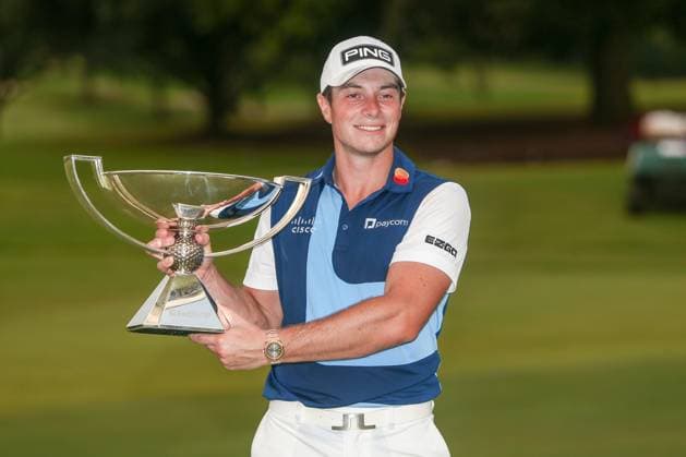 August 27, 2023, Atlanta, Georgia, United States: Viktor Hovland holds the trophy after winning the TOUR Championship at East Lake Golf Club. Atlanta United States - ZUMAw109 20230827_fap_w109_009 Copyright: xDebbyxWongx