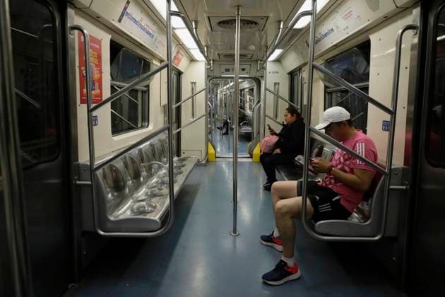XL Mexico City Marathon Telcel 2023 A person aboard a subway car prior to the XL Telcel Mexico City Marathon 2023, which began at the 68 Olimpico Universitario Stadium and ended in the Zocalo of the capital with a distance of 42 kilometers. Mexico City Mexico City Mexico  Copyright: xGerardoxVieyrax originalFilename:0302330770st.jpg