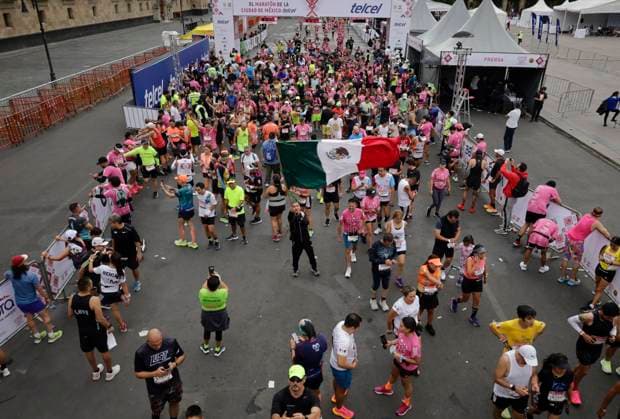 XL Mexico City Marathon Telcel 2023 Runners in the XL Telcel 2023 Mexico City Marathon, which started at the Estadio Olimpico Universitario 68 and ended in the Zocalo of the capital. Mexico City Mexico City Mexico  Copyright: xGerardoxVieyrax originalFilename:0302331141st.jpg