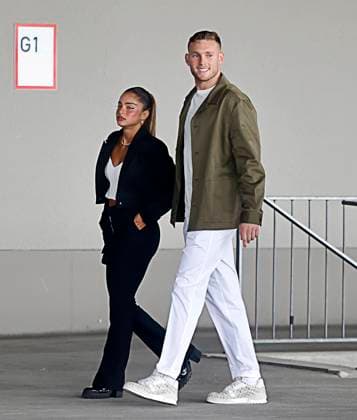 27 08 2022, FC Bayern vs FC Augsburg, Allianz Arena , Munich, football, sports, in picture Noa Kirel and Daniel Peretz FC Bayern Muenchen