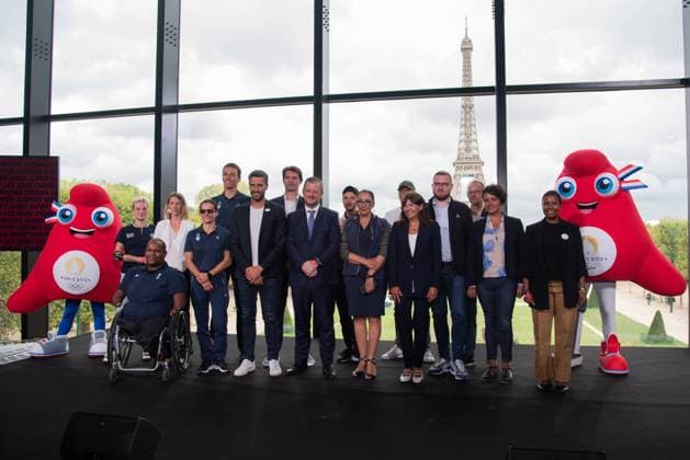 Sport Bilder des Tages Paralympic Games press conference, PK, Pressekonferenz - Paris Anne Hidalgo, Mayor of Paris, alongside Tony Estanguet, President of Paris 2024, Andrew Parsons, President of the International Paralympic Committee, Marie AmÃ lie Le Fur, President of the CPSF, Thomas Jolly, Artistic Director of the Ceremonies, and athletes BÃ atrice Vio (wheelchair fencing), Sandrine Martinet (para judo), CÃ dric Nankin (wheelchair rugby), Alexis Hanquinquant (para triathlon) and Nanteinin Keita (para athletics), attending the press conference one year before the Paralympic Games, in Paris on August 28, 2023, Photo by Florian Poitout ABACAPRESS.COM Paris France  Copyright: xPoitoutxFlorian ABACAx 865394_001 PoitoutxFlorian ABACAx 865394_001