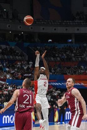 (230830) -- JAKARTA, Aug. 30, 2023 -- Shai Gilgeous-Alexander (C) of Canada shoots during the FIBA World Cup 2023 Group H match between Canada and Latvia in Jakarta, Indonesia, on Aug. 29, 2023. ) (SP)INDONESIA-JAKARTA-FIBA BASKETBALL-WORLD CUP 2023-GROUP H-CAN VS LAT AgungxKuncahyaxB. 