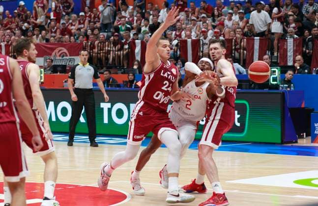 August 29, 2023, Jakarta, Jakarta, Indonesia: JAKARTA, INDONESIA Ã¢â‚¬ AUGUST 29: CanadaÃ¢â‚¬â ¢s Shai Gilgeous-Alexander (C) is challenged by LatviaÃ¢â‚¬â ¢s players on Canada vs Latvia game during 2023 FIBA Basketball World Cup in Jakarta, Indonesia on August 29 2023. The 2023 FIBA Basketball World Cup will held on August 25 until September 10, 2023 in Jakarta - Indonesia, Manila - Philipines dan Okinawa Ã¢â‚¬ Japan Jakarta Indonesia - ZUMAys1_ 20230829_zaf_ys1_055 Copyright: xSijorixImagesx