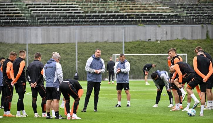 Coach of Sparta Praha Brian Priske (cemtre) and soccer players of Sparta Praha in action during the training session prior to European League of Football 4th qualifying round return match: Sparta Praha vs Dinamo Zagreb in Prague, Czech Republic, August 30, 2023. (CTKxPhoto VitxSimanek) CTKPhotoP2023083003506  CTKPhotoP2023083003506
