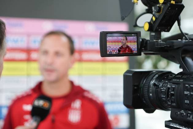 SOCCER - UEFA EL, Zrinjski vs LASK, preview LINZ,AUSTRIA,30.AUG.23 - SOCCER - UEFA Europa League, qualification, HSK Zrinjski Mostar vs Linzer ASK, preview, departure LASK. Image shows a feature with a camera.  GEPAxpictures xMathiasxMandl
