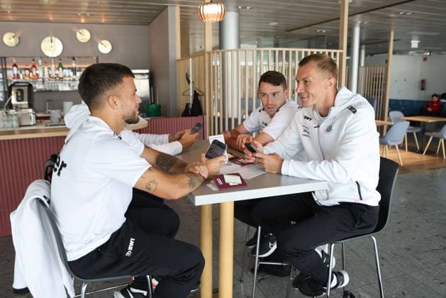 SOCCER - UEFA EL, Zrinjski vs LASK, preview LINZ,AUSTRIA,30.AUG.23 - SOCCER - UEFA Europa League, qualification, HSK Zrinjski Mostar vs Linzer ASK, preview, departure LASK. Image shows Sascha Horvath, Florian Flecker and Thomas Goiginger (LASK).  GEPAxpictures xMathiasxMandl