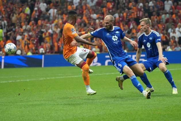 Tete (L) of Galatasaray and Eirik Hestad (R) of Molde during the UEFA Champions League play-offs second leg match between Galatasaray and Molde Fk at RAMS PARK stadium on August 29, 2023 in Istanbul, Turkey. Istanbul Turkey Copyright: xSeskimPhotox Galatasaray-Molde_290823 (90)