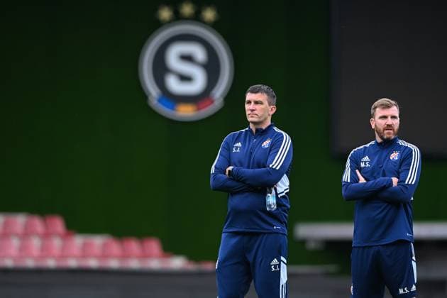 UEFA Europa League play-offs: Dinamo Zagreb training session Head Coach of Dinamo Zagreb Sergej Jakirovic and assistent coach Marko Salatovic during the training session at Letna Stadium in Prague, Czech Republic, on August 30, 2023. ahead of the UEFA Europa League playoff 2nd match between Sparta Praha and Dinamo Zagreb. MarkoxLukunic PIXSELL