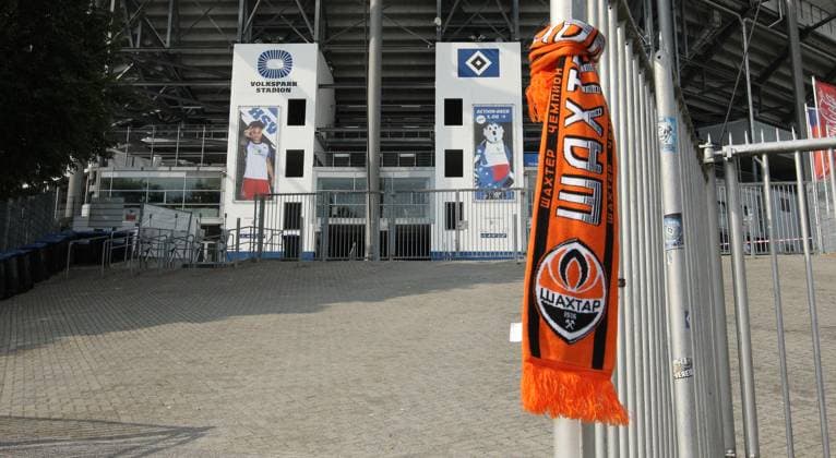Football, CL Quali, Shakhtar Donetsk Scarf at Hamburg Volksparkstadion
