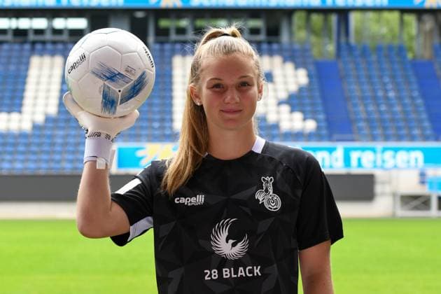 Goalkeeper Jill Frehse MSV Duisburg women with ball in hand GER, Soccer, MSV Duisburg women team presentation season 2023 24, 28 08 2023 DFL DFB REGULATES PROHIBIT ANY USE OF PHOTOGRAPHS AS IMAGE SEQUENCES AND OR QUASI VIDEO GER, Soccer, MSV Duisburg women team presentation season 2023 24, 28 08 2023 Duisburg Copyright: xEibner-Pressefoto ThomasxThienelx EP_TTL