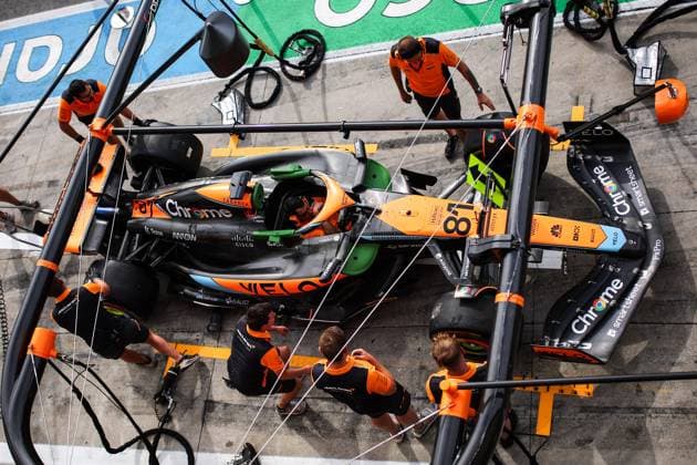 McLaren F1 Team during the 2023 Formula 1 Pirelli Grand Premio d™Italia Grand Prix, 14th round of the 2023 Formula One World Championship, WM, Weltmeisterschaft from September 1 to 3, 2023 on the Autodromo Nazionale di Monza, in Monza, Italy - F1 - ITALIAN GRAND PRIX 2023 DPPI Panoramic  00123032_EAR36238