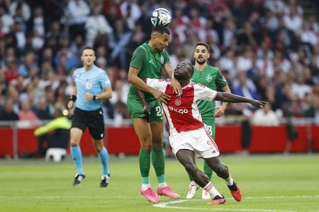 AMSTERDAM , 31-08-2023 , Johan Cruijff Arena , UEFA Europa League season 2023 2024 , Play-offs 2nd leg , match between Ajax and Ludogorets , (L-R) Ludogorets Razgrad player Olivier Verdon, Ajax player Brian Brobbey Ajax - Ludogorets  x22143877x Copyright: