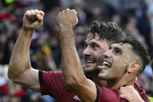 Sport Bilder des Tages Asger Sorensen, left, and Qazim Laci of Sparta celebrate a goal during the European League of football 4th qualifying round return match Sparta Praha vs Dinamo Zagreb in Prague, Czech Republic, August 31, 2023. (CTKxPhoto OndrejxDeml) CTKPhotoP2023083107648  CTKPhotoP2023083107648