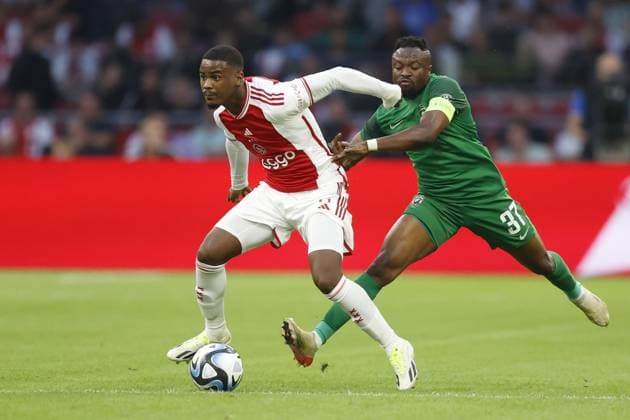 AMSTERDAM , 31-08-2023 , Johan Cruijff Arena , UEFA Europa League season 2023 2024 , Play-offs 2nd leg , match between Ajax and Ludogorets , (L-R) Ajax player Jorrel Hato, Ludogorets Razgrad player Bernard Tekpetey Ajax - Ludogorets  x22143920x Copyright: