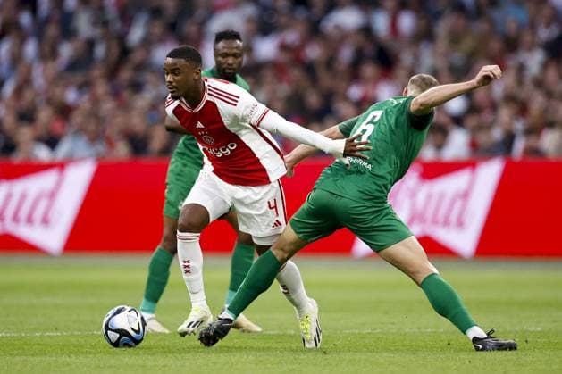 AMSTERDAM - (l-r) Jorrel Hato of Ajax, Jakub Piotrowski of PFK Ludogorets 1945 during the UEFA Europa League play-offs match between Ajax Amsterdam and PFC Ludogorets at Johan Cruijff ArenA on August 31, 2023 in Amsterdam, Netherlands. ANP MAURICE VAN STONE UEFA Champions League - Play-Offs Second Leg 2023 2024 xVIxANPxSportx xxANPxIVx 476845856 originalFilename: 476845856.jpg