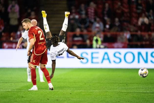 230831 Aberdeens Nicky Devlin and Häckens Ibrahim Sadiq during the UEFA Europa League play off between Aberdeen and Häcken on August 31, 2023 in Aberdeen Photo Daniel Stiller BILDBYRAN kod DS DS0328 fotboll soccer football uefa europa league aberdeen häcken bbeng bbauto  Copyright: DANIELxSTILLER BB230831DS022