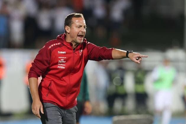 Fußball, EL Quali, Zrinjski Mostar - LASK SOCCER - UEFA EL, Zrinjski vs LASK MOSTAR,BOSNIA AND HERZEGOVINA,31.AUG.23 - SOCCER - UEFA Europa League, qualification, HSK Zrinjski Mostar vs Linzer ASK. Image shows head coach Thomas Sageder (LASK).  GEPAxpictures xMathiasxMandl