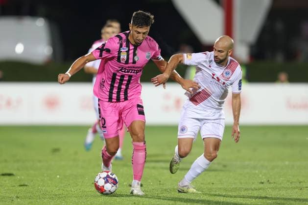 Fußball, EL Quali, Zrinjski Mostar - LASK SOCCER - UEFA EL, Zrinjski vs LASK MOSTAR,BOSNIA AND HERZEGOVINA,31.AUG.23 - SOCCER - UEFA Europa League, qualification, HSK Zrinjski Mostar vs Linzer ASK. Image shows Robert Zulj (LASK) and Dario Canadjija (Zrinjski).  GEPAxpictures xMathiasxMandl