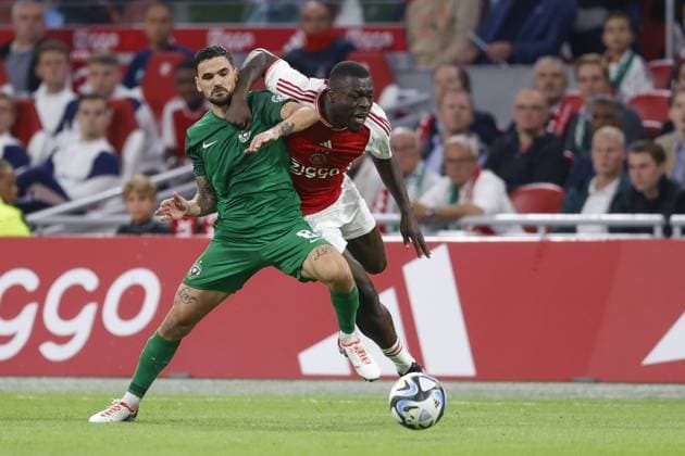 AMSTERDAM , 31-08-2023 , Johan Cruijff Arena , UEFA Europa League season 2023 2024 , Play-offs 2nd leg , match between Ajax and Ludogorets , (L-R) Ludogorets Razgrad player Claude Goncalves, Ajax player Brian Brobbey Ajax - Ludogorets  x22145078x Copyright: